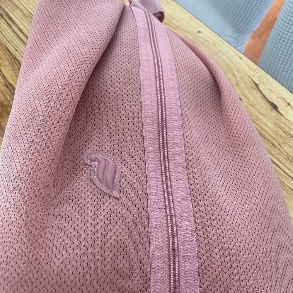 Fabletics gym backpack in like new condition never used - Picture 2 of 4